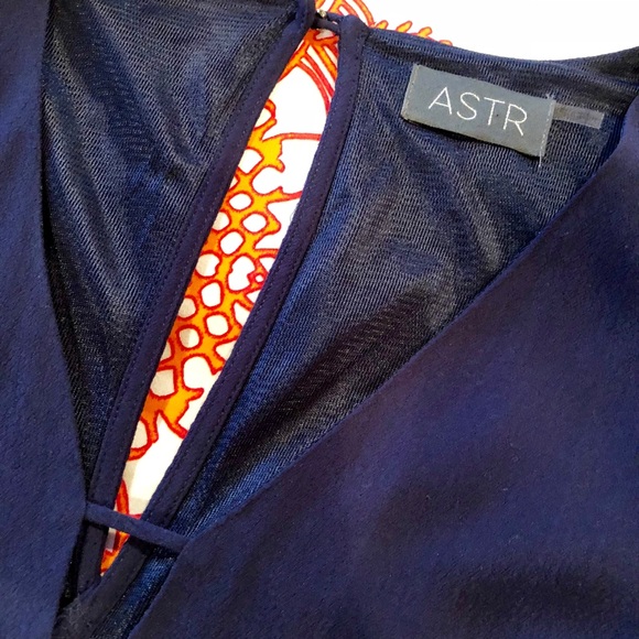 🆕 ASTR Navy Low V Bell Sleeve Tunic - Picture 6 of 6